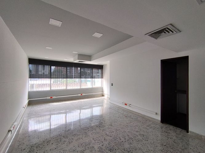 Oficina en arriendo en El Poblado, Medellín, 43 m² · foto 3 de 12