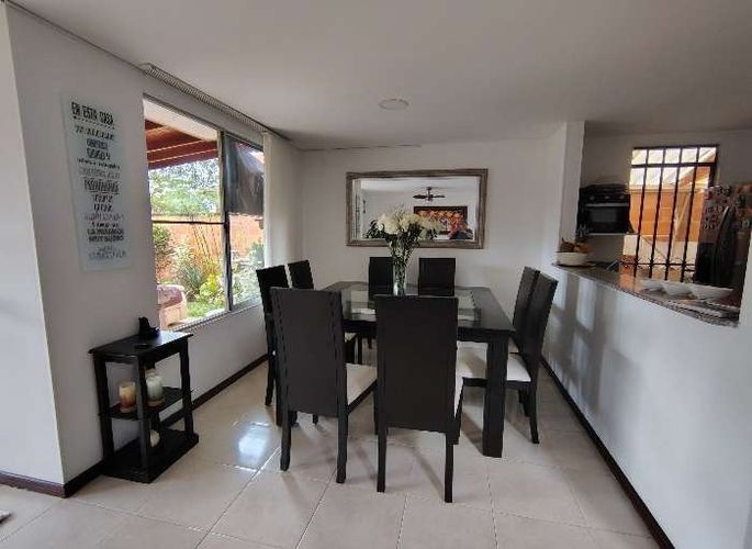 Casa de 4 alcobas en venta en El Castillo, Jamundí, 280 m² · foto 6 de 16