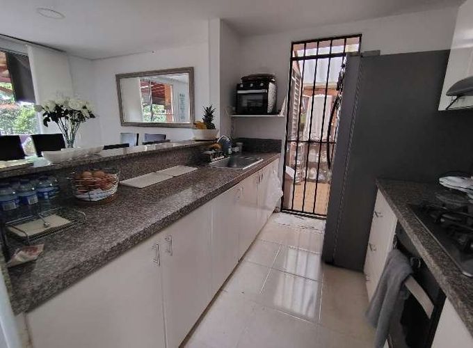 Casa de 4 alcobas en venta en El Castillo, Jamundí, 280 m² · foto 9 de 16