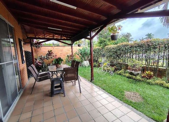 Casa de 4 alcobas en venta en El Castillo, Jamundí, 280 m² · foto 10 de 16