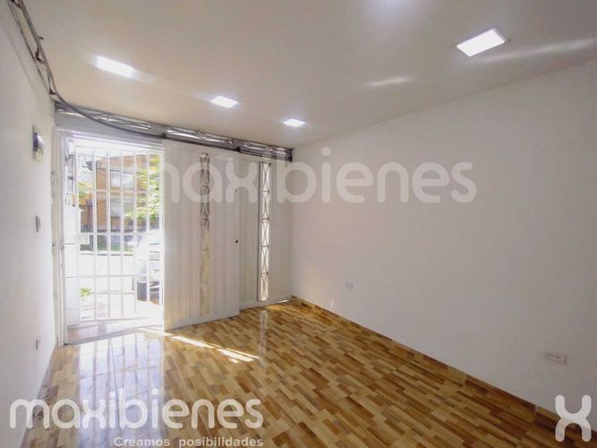 Local en arriendo en La Pradera, Medellín, 18 m² · foto 2 de 8