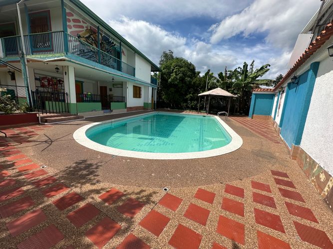 Casa de 8 alcobas en venta en El Carmelo, Armenia, 1093 m² · foto 10 de 24