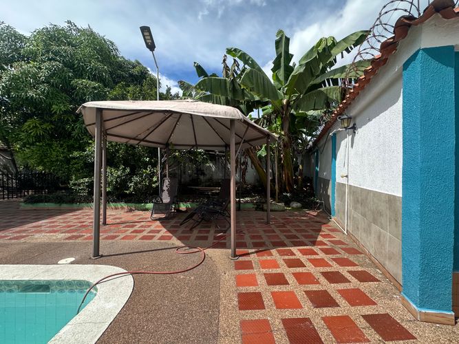 Casa de 8 alcobas en venta en El Carmelo, Armenia, 1093 m² · foto 12 de 24