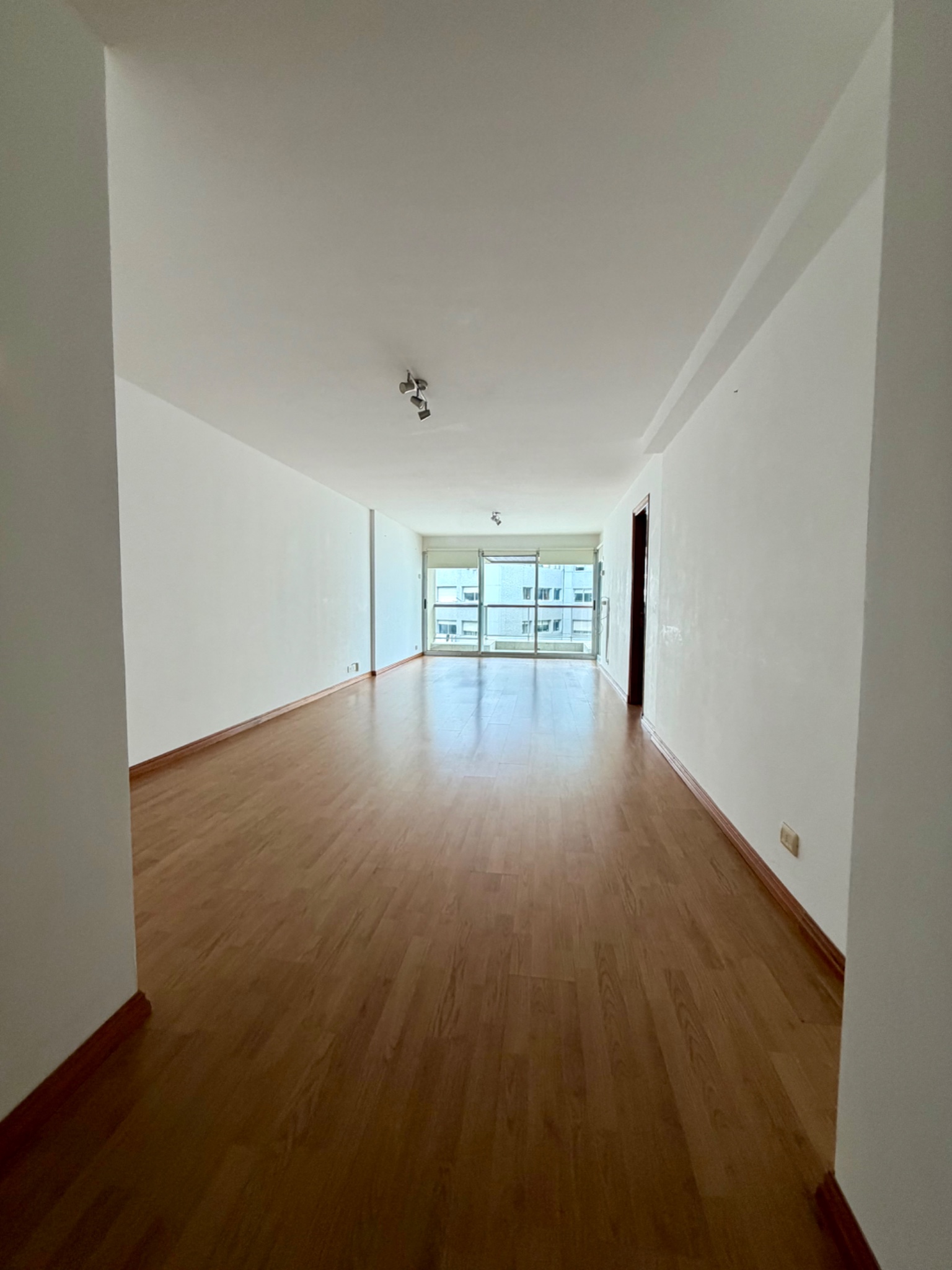 Venta apartamento 2 dormitorios piso alto sobre Vidal - Widok 4