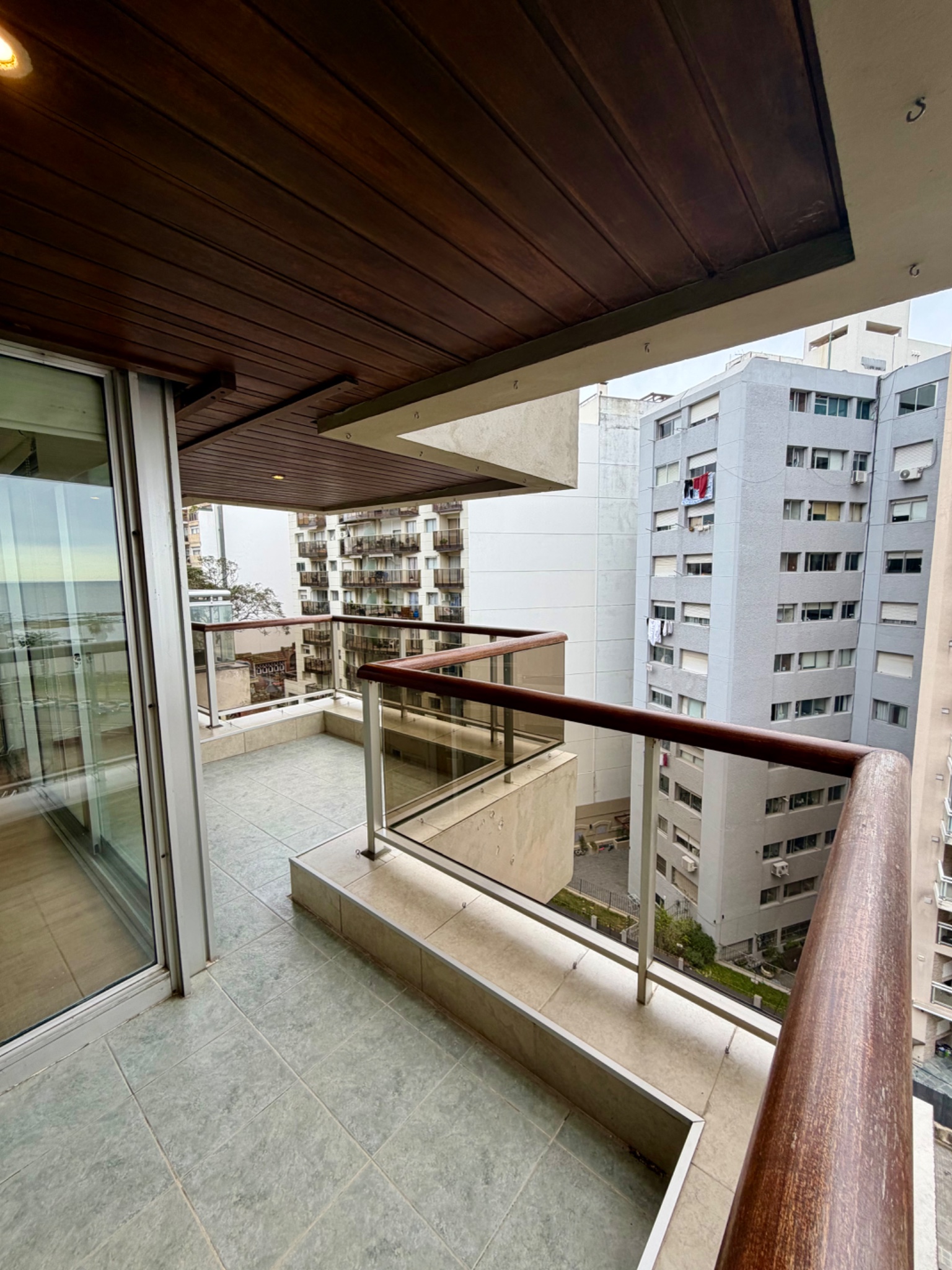 Venta apartamento 2 dormitorios piso alto sobre Vidal - Widok 6