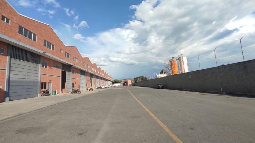 Bodega en arriendo en Arroyohondo, Yumbo, 585 m² · foto 2 de 17