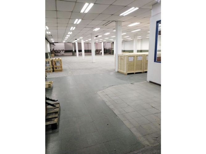 Bodega en arriendo en Las Mercedes, Itagüí, 2100 m² · foto 3 de 3