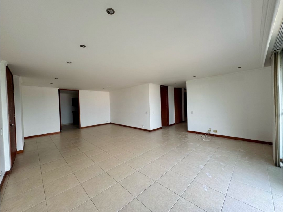 Apartamento en venta en Loma Benedictinos, Envigado · foto 3 de 24
