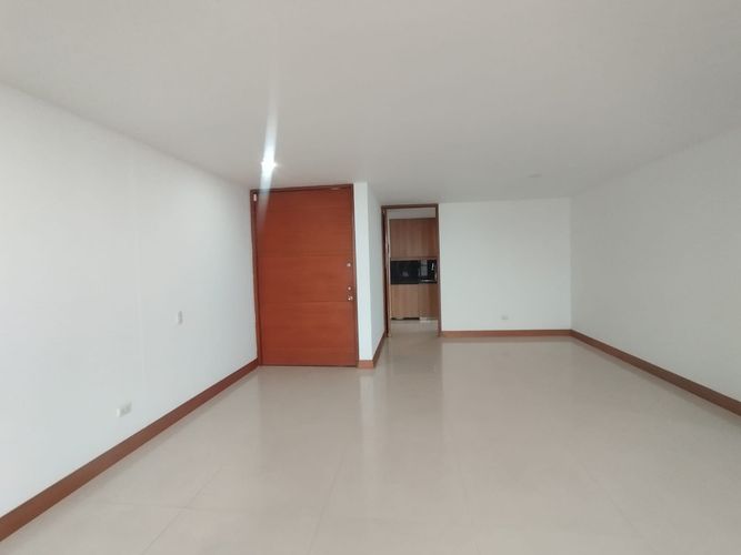 Apartamento de 3 alcobas en arriendo en El Poblado, Medellín, 130 m² · foto 2 de 20