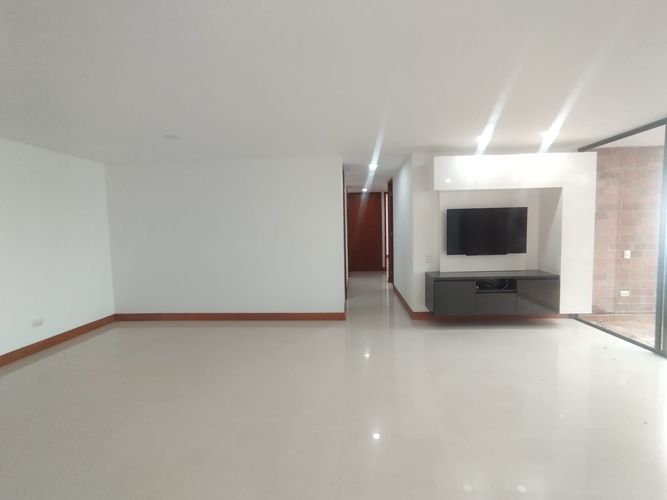 Apartamento de 3 alcobas en arriendo en El Poblado, Medellín, 130 m² · foto 3 de 20
