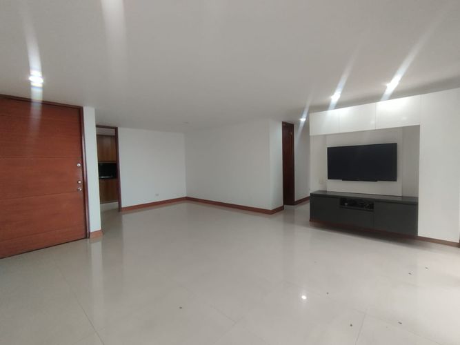 Apartamento de 3 alcobas en arriendo en El Poblado, Medellín, 130 m² · foto 4 de 20