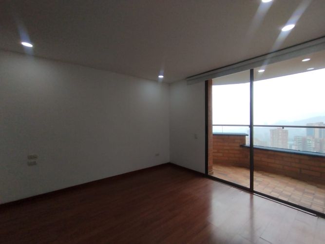 Apartamento de 3 alcobas en arriendo en El Poblado, Medellín, 130 m² · foto 18 de 20