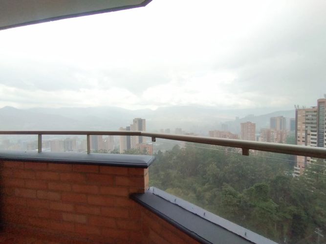 Apartamento de 3 alcobas en arriendo en El Poblado, Medellín, 130 m² · foto 19 de 20