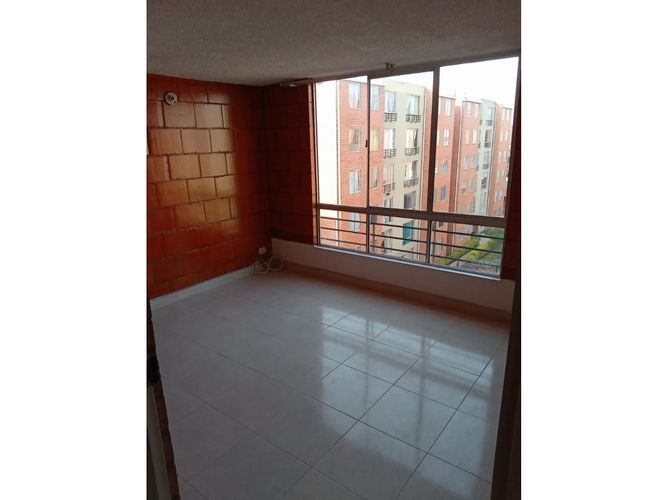Apartamento de 3 alcobas en venta en Cr. Azafran, Soacha, 50 m² · foto 2 de 9