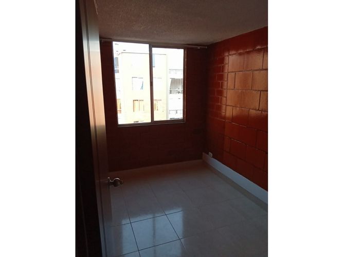 Apartamento de 3 alcobas en venta en Cr. Azafran, Soacha, 50 m² · foto 3 de 9