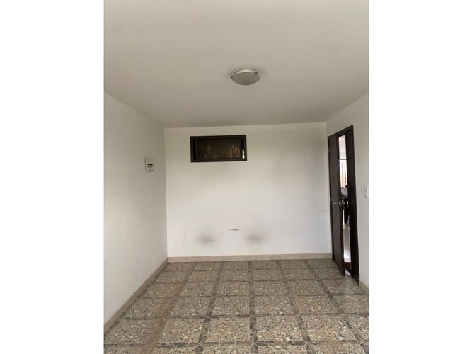 Casa de 3 alcobas en venta en El Eden, Madrid, 180 m² · foto 9 de 15