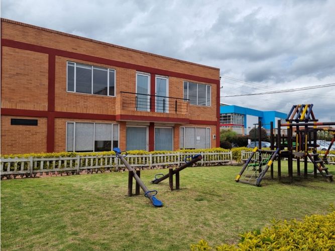 Casa de 3 alcobas en venta en Conjunto Residencial Alameda Del Rio, Madrid, 123 m² · foto 16 de 24