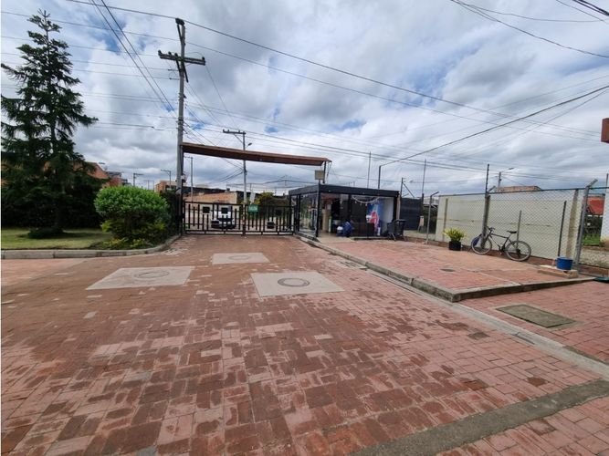 Casa de 3 alcobas en venta en Conjunto Residencial Alameda Del Rio, Madrid, 123 m² · foto 17 de 24