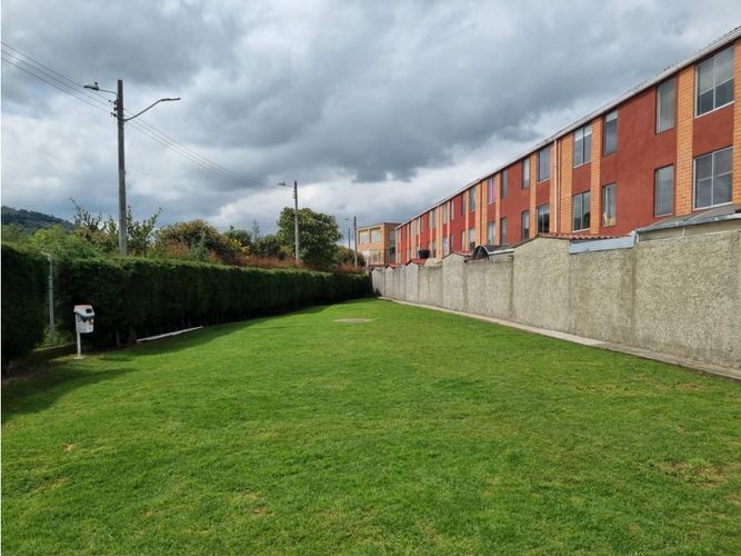 Casa de 3 alcobas en venta en Conjunto Residencial Alameda Del Rio, Madrid, 123 m² · foto 18 de 24