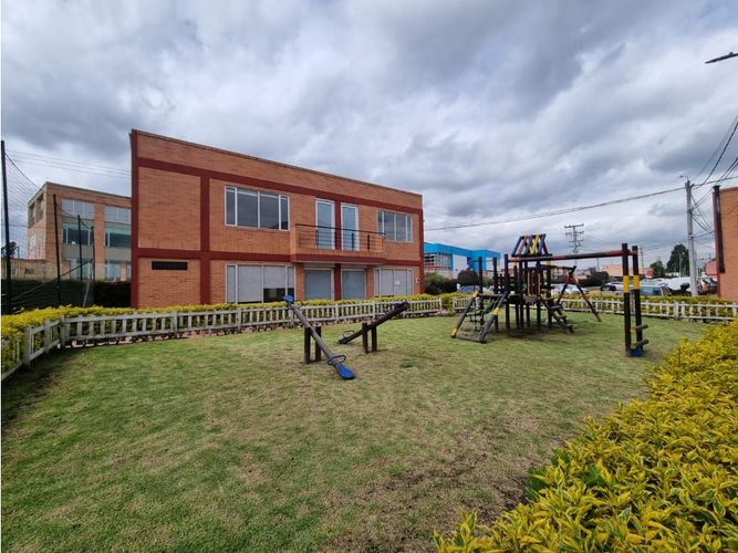 Casa de 3 alcobas en venta en Conjunto Residencial Alameda Del Rio, Madrid, 123 m² · foto 22 de 24
