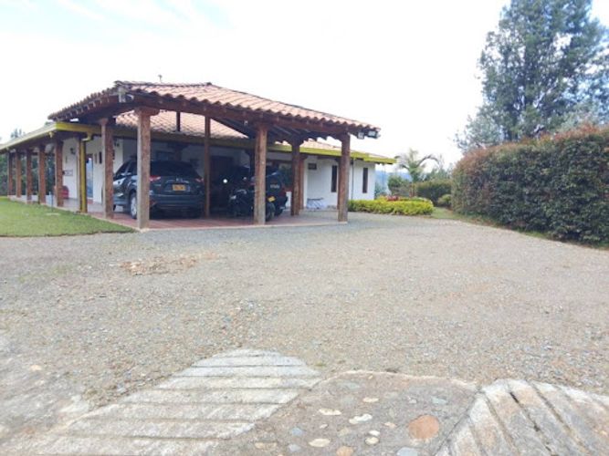 Casa de 4 alcobas en arriendo en La Clara, Guarne, 306 m² · foto 12 de 24