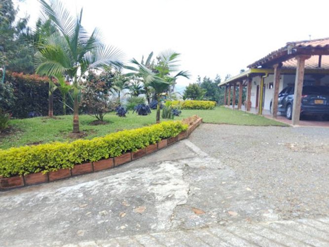 Casa de 4 alcobas en arriendo en La Clara, Guarne, 306 m² · foto 13 de 24