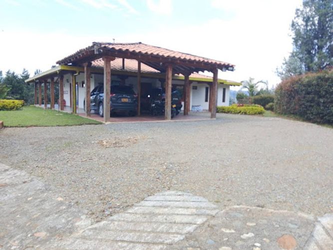 Casa de 4 alcobas en arriendo en La Clara, Guarne, 306 m² · foto 15 de 24