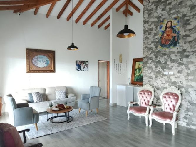 Casa de 4 alcobas en arriendo en La Clara, Guarne, 306 m² · foto 19 de 24