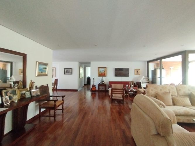 Apartamento de 3 alcobas en arriendo en El Poblado, Medellín, 245 m² · foto 5 de 18