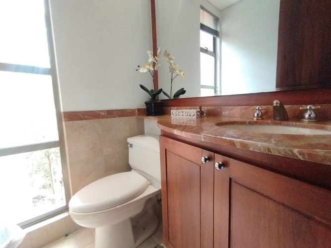 Apartamento de 3 alcobas en arriendo en El Poblado, Medellín, 245 m² · foto 6 de 18