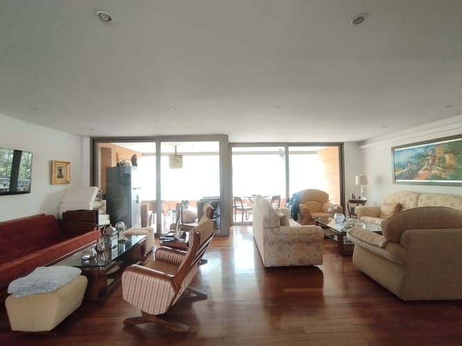 Apartamento de 3 alcobas en arriendo en El Poblado, Medellín, 245 m² · foto 9 de 18