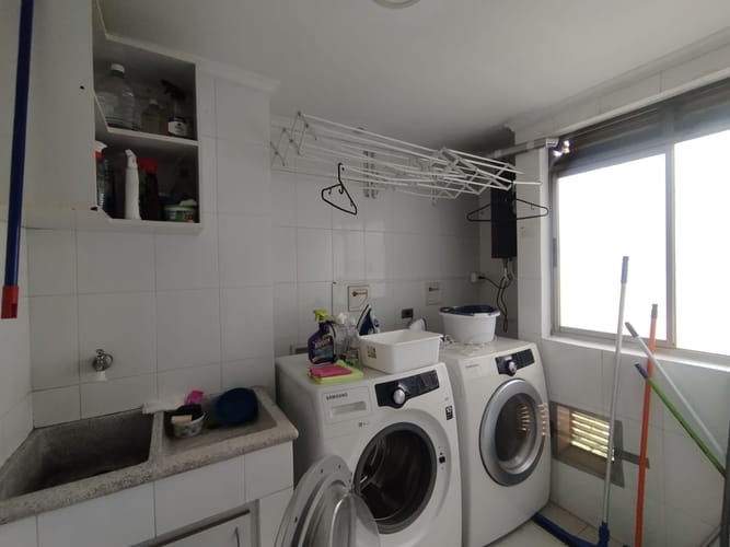 Apartamento de 3 alcobas en arriendo en El Poblado, Medellín, 245 m² · foto 12 de 18