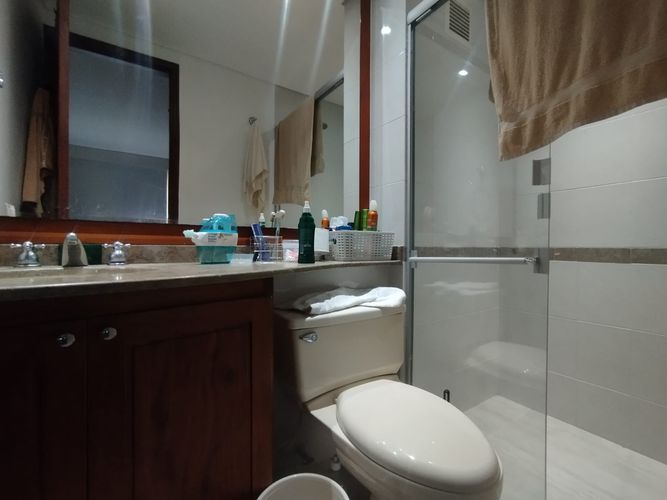 Apartamento de 3 alcobas en arriendo en El Poblado, Medellín, 245 m² · foto 14 de 18