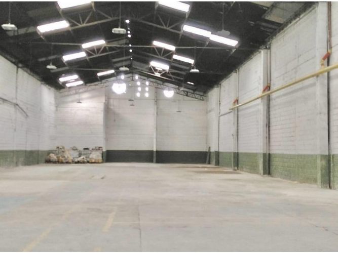 Bodega en arriendo en Zona Industrial No. 2, Itagüí, 2100 m² · foto 2 de 21