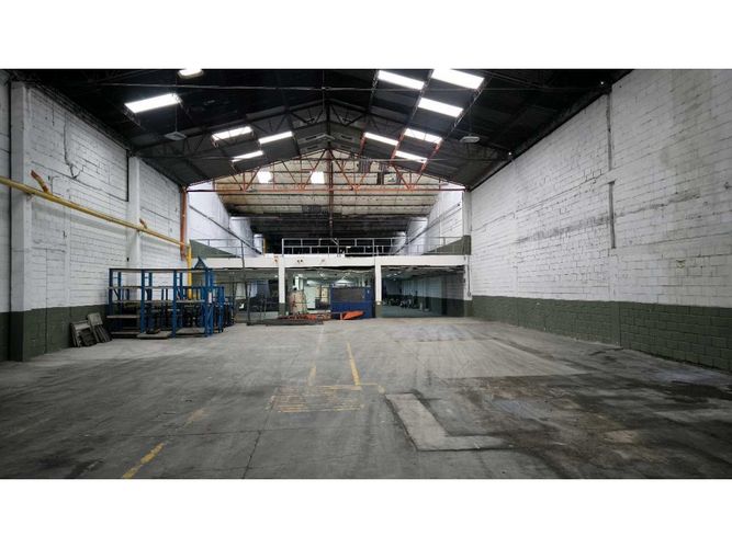 Bodega en arriendo en Zona Industrial No. 2, Itagüí, 2100 m² · foto 5 de 21