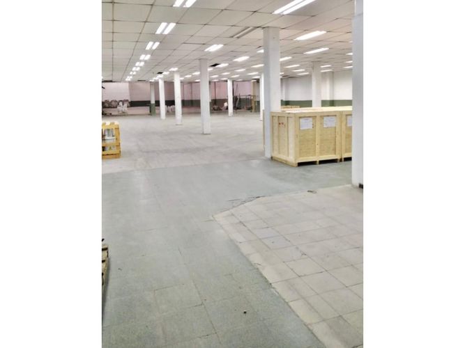 Bodega en arriendo en Zona Industrial No. 2, Itagüí, 2100 m² · foto 6 de 21