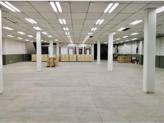 Bodega en arriendo en Zona Industrial No. 2, Itagüí, 2100 m² · foto 8 de 21