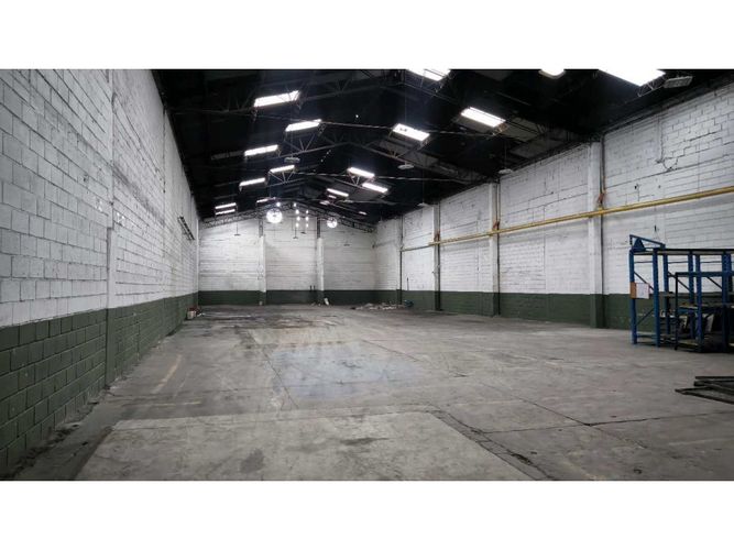 Bodega en arriendo en Zona Industrial No. 2, Itagüí, 2100 m² · foto 9 de 21