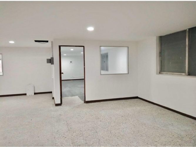 Bodega en arriendo en Zona Industrial No. 2, Itagüí, 2100 m² · foto 11 de 21