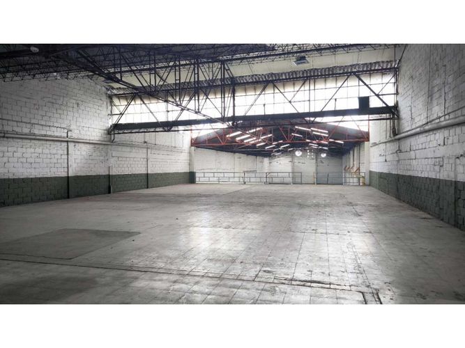 Bodega en arriendo en Zona Industrial No. 2, Itagüí, 2100 m² · foto 12 de 21