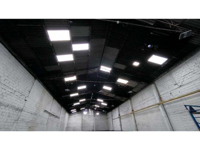 Bodega en arriendo en Zona Industrial No. 2, Itagüí, 2100 m² · foto 16 de 21