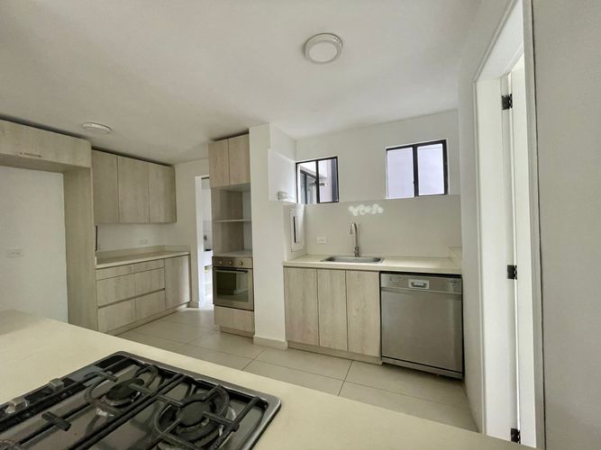 Apartamento de 3 alcobas en arriendo en El Poblado, Medellín, 160 m² · foto 4 de 19
