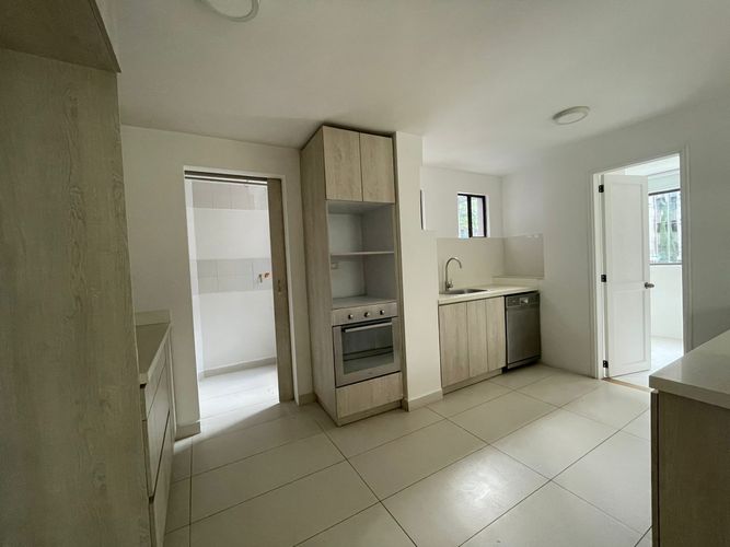 Apartamento de 3 alcobas en arriendo en El Poblado, Medellín, 160 m² · foto 5 de 19