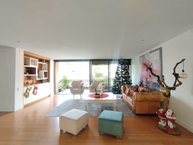 Apartamento de 4 alcobas en arriendo en Las Lomas, Medellín, 234 m² · foto 4 de 20