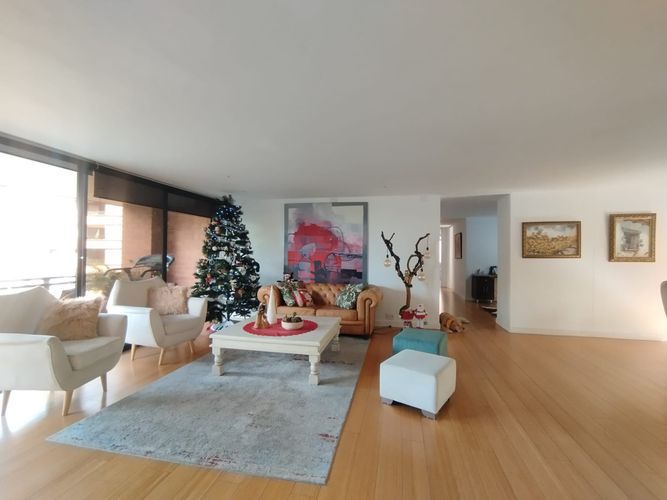 Apartamento de 4 alcobas en arriendo en Las Lomas, Medellín, 234 m² · foto 5 de 20