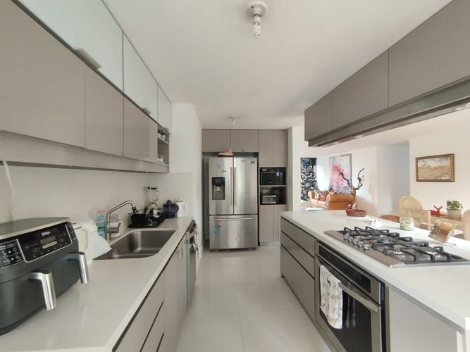 Apartamento de 4 alcobas en arriendo en Las Lomas, Medellín, 234 m² · foto 14 de 20