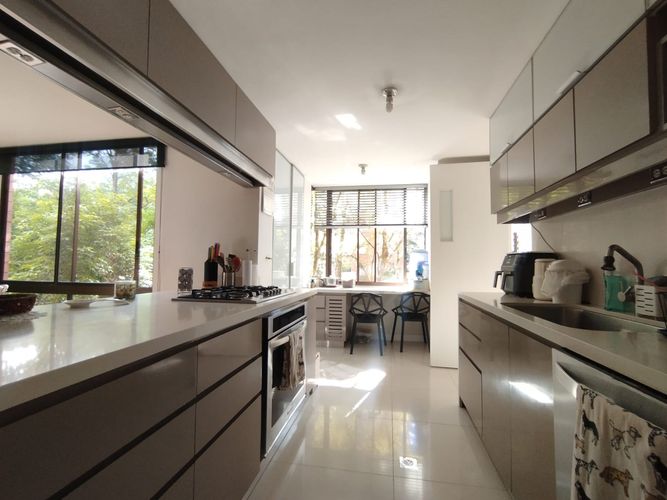 Apartamento de 4 alcobas en arriendo en Las Lomas, Medellín, 234 m² · foto 15 de 20