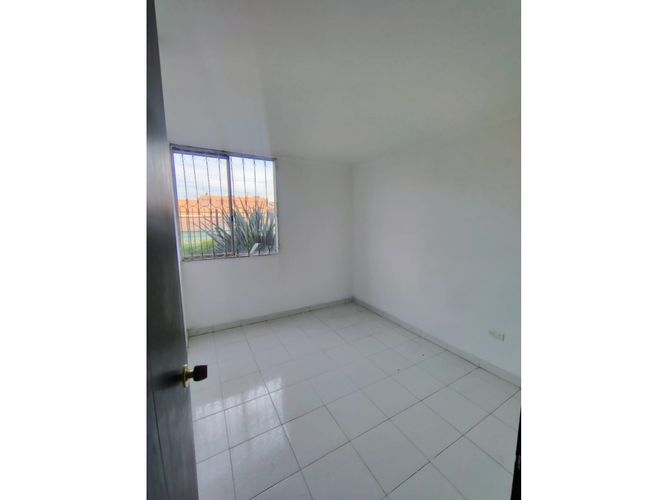 Apartamento de 3 alcobas en venta en Zona Industrial El Salitre, Soacha, 59 m² · foto 12 de 20