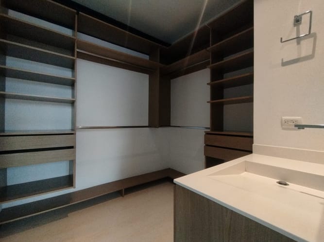 Apartamento de 1 alcoba en arriendo en Urbanización Las Cumbres, Medellín, 90 m² · foto 13 de 20