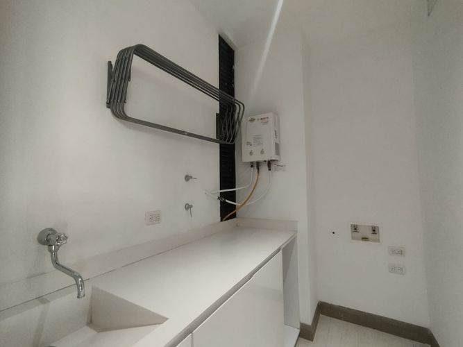 Apartamento de 1 alcoba en arriendo en Urbanización Las Cumbres, Medellín, 90 m² · foto 16 de 20